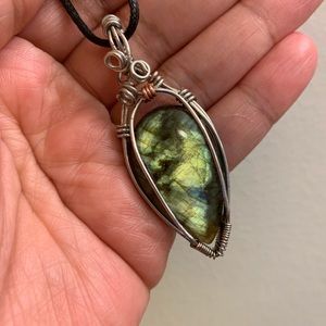 Healing crystal pendant “Labadorite”